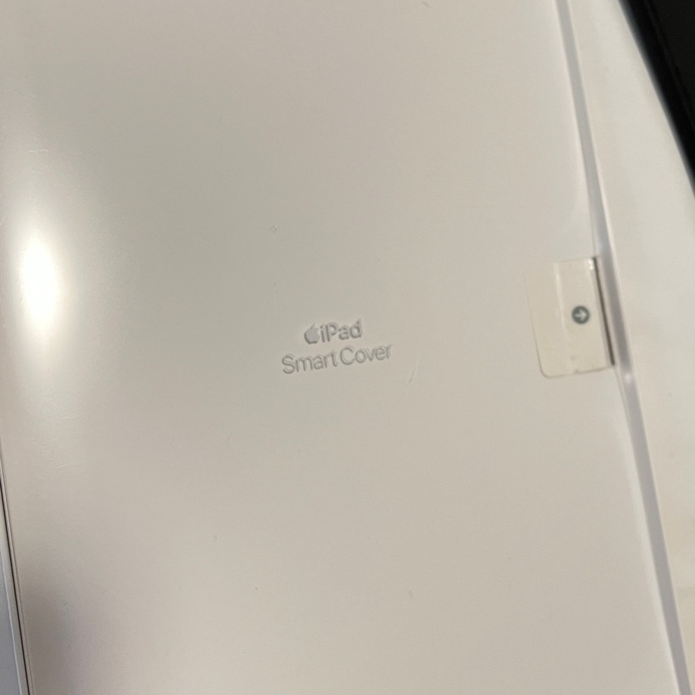 ipad Smart Cover Black(original with box) like new condition)